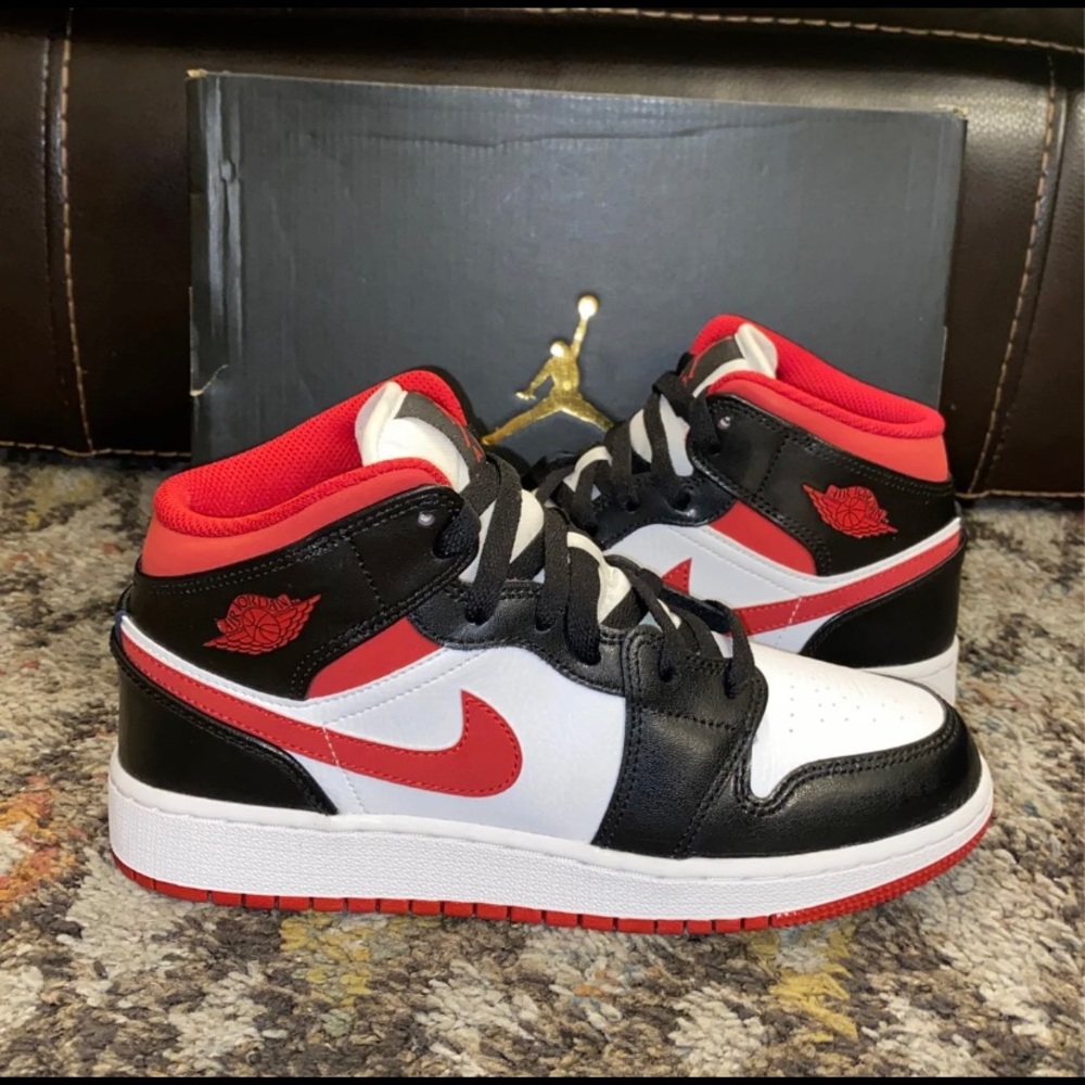 Jordan 1 Mid